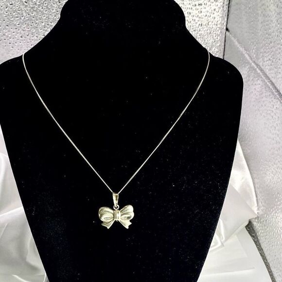 Akj Stunning Italian Sterling Silver Bow Pendant & 17” Sterling Chain - Picture 4 of 11